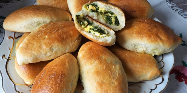 Пирожки с луком и яйцом в духовке