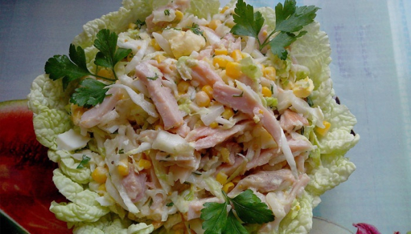 Салат с копченой куриной грудкой Салат с копченой куриной грудкой