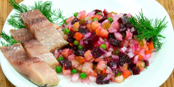 Винегрет с селедкой - как приготовить быстро и вкусно в домашних условиях по пошаговым рецептам с фото Винегрет с селедкой - как приготовить быстро и вкусно в домашних условиях по пошаговым рецептам с фото