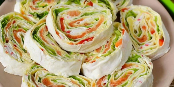 Рулет из лаваша с красной рыбой