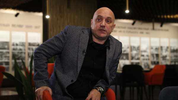 &laquo;Поили, грели, держали голову&raquo;: Прилепин рассказал о&nbsp;первых часах после покушения