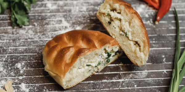 Пирожки с луком и яйцом в духовке