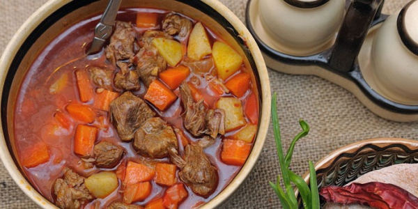 Гуляш из свинины в мультиварке - как вкусно приготовить в домашних условиях по пошаговым рецептам с фото