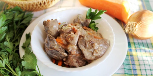 Печень с луком и морковью жареная или тушеная - пошаговые рецепты приготовления в домашних условиях с фото