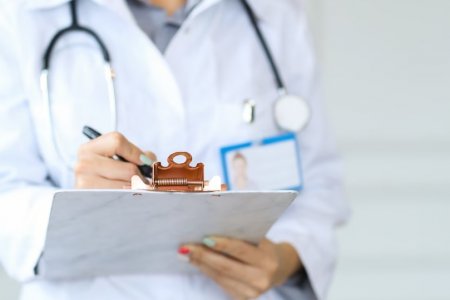 Врач назвала опасные симптомы, при которых нужно срочно идти к гинекологу Врач назвала опасные симптомы, при которых нужно срочно идти к гинекологу