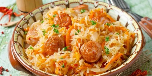 Тушеная капуста с сосисками - пошаговые рецепты приготовления на сковороде, в духовке или мультиварке Тушеная капуста с сосисками - пошаговые рецепты приготовления на сковороде, в духовке или мультиварке