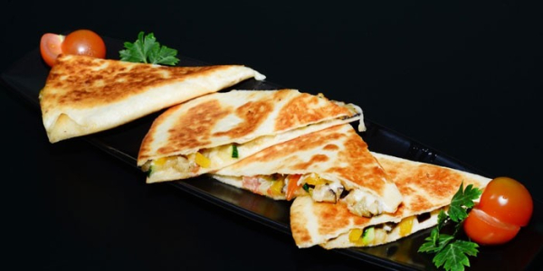 Что такое кесадилья - как приготовить лепешку и вкусную начинку дома по рецептам с фото