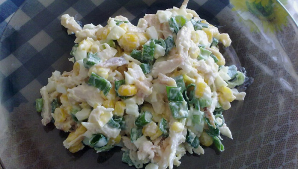 Салат с копченой куриной грудкой Салат с копченой куриной грудкой