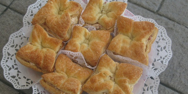 Жульен в тесте - пошаговые рецепты приготовления вкусной начинки в корзиночках, булочках или мешочках с фото