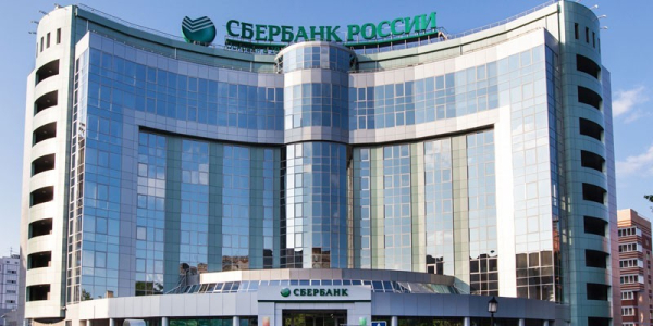 Перевод денег с карты на карту через мобильное приложение, банкомат или в отделении банка