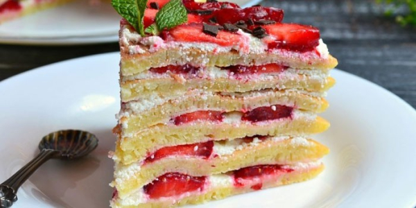 Торт с клубникой