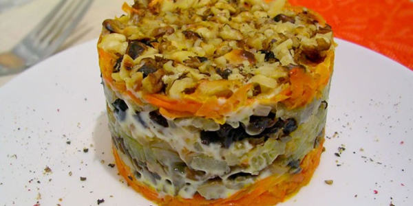 Салат с морковью и сыром - как готовить в домашних условиях по пошаговым рецептам с фото Салат с морковью и сыром - как готовить в домашних условиях по пошаговым рецептам с фото