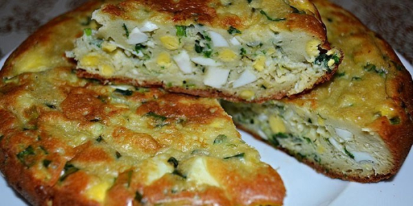 Заливной пирог с яйцом и зеленым луком