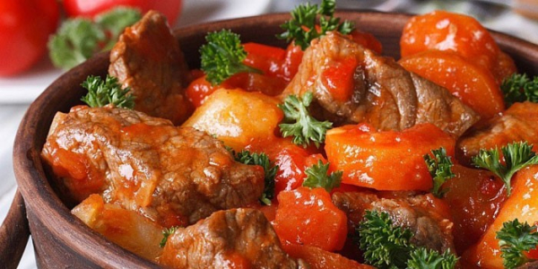 Гуляш из свинины в мультиварке - как вкусно приготовить в домашних условиях по пошаговым рецептам с фото