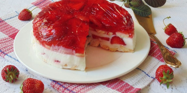Торт с клубникой