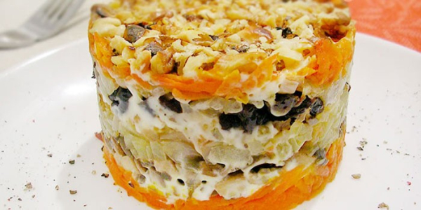 Салат с черносливом и грецким орехом - пошаговые рецепты приготовления с курицей, говядиной и индейкой