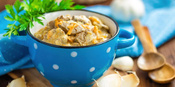 Печень с луком и морковью жареная или тушеная - пошаговые рецепты приготовления в домашних условиях с фото