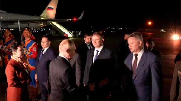 Владимира Путина в&nbsp;аэропорту Улан-Батора встретили представители руководства Монголии