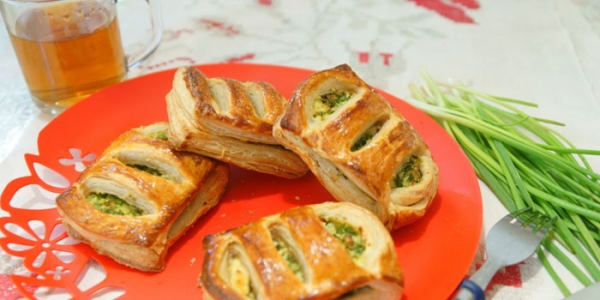 Пирожки с луком и яйцом в духовке