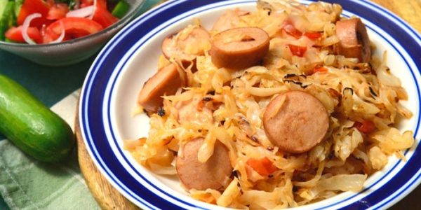 Тушеная капуста с сосисками - пошаговые рецепты приготовления на сковороде, в духовке или мультиварке Тушеная капуста с сосисками - пошаговые рецепты приготовления на сковороде, в духовке или мультиварке