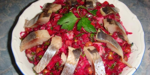 Винегрет с селедкой - как приготовить быстро и вкусно в домашних условиях по пошаговым рецептам с фото Винегрет с селедкой - как приготовить быстро и вкусно в домашних условиях по пошаговым рецептам с фото