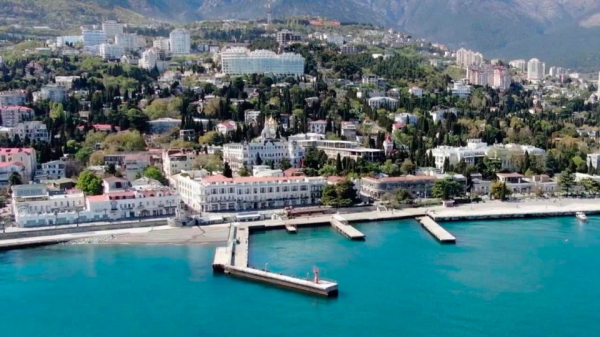 Медики напоминают о&nbsp;необходимости пить больше воды в&nbsp;жару и&nbsp;меньше бывать на&nbsp;солнце