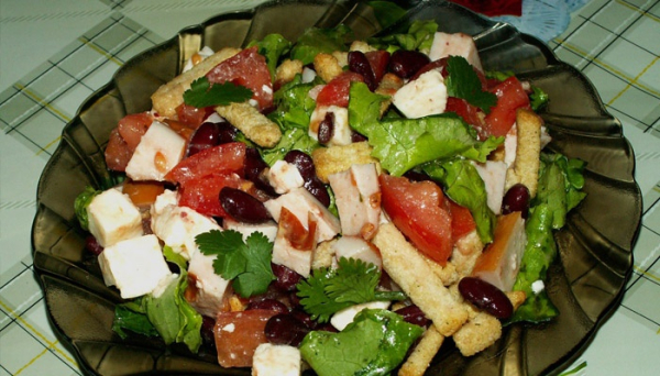 Салат с копченой куриной грудкой Салат с копченой куриной грудкой