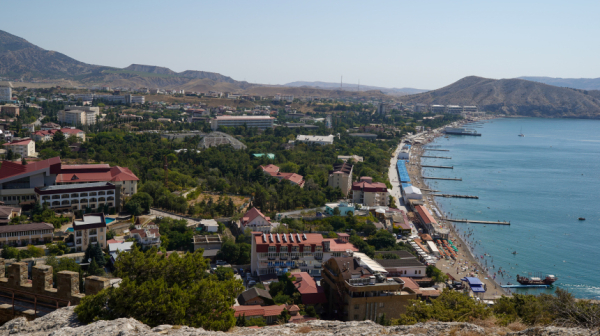 Путевки раскуплены, пляжи открыты: какая сейчас обстановка в&nbsp;Крыму после теракта