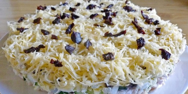 Салат с черносливом и грецким орехом - пошаговые рецепты приготовления с курицей, говядиной и индейкой
