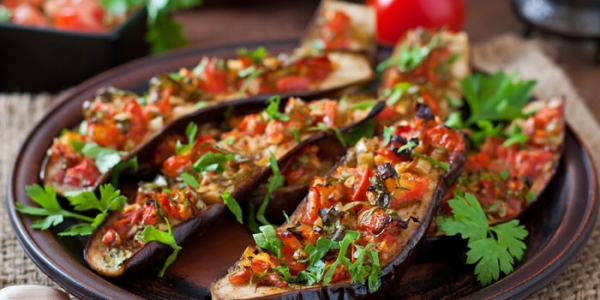 Лодочки из баклажанов в духовке - пошаговые рецепты приготовления с мясным фаршем, курицей или овощами