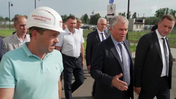 Вячеслав Володин в Саратове ознакомился с завершающим этапом строительства нового онкоцентра Вячеслав Володин в Саратове ознакомился с завершающим этапом строительства нового онкоцентра