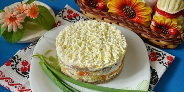 Салат с печенью и морковью - пошаговые рецепты приготовления с луком, солеными огурцами, фасолью или грибами